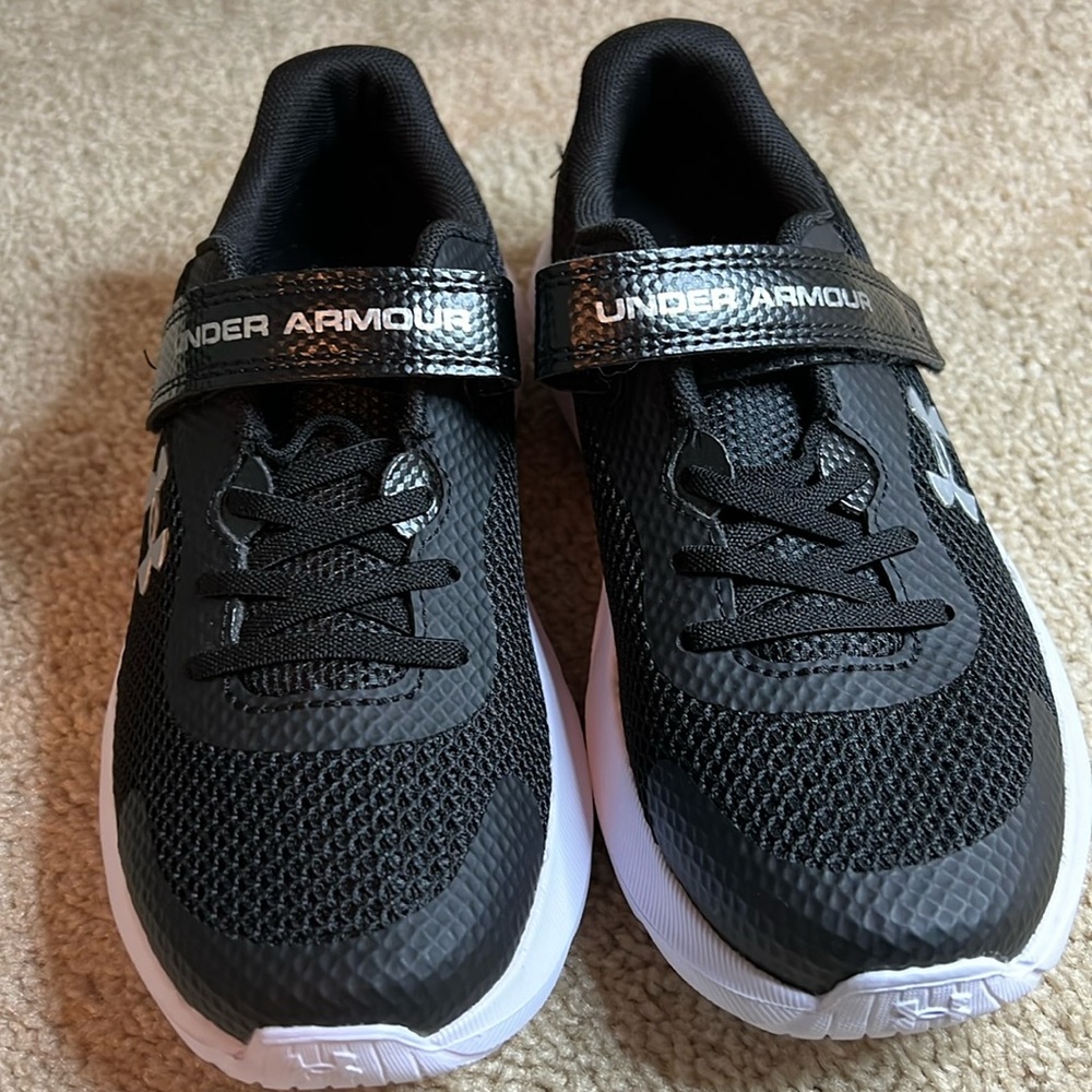 Under Armour Kids Unisex *Brand New* Black Sneaker - Size 2.5